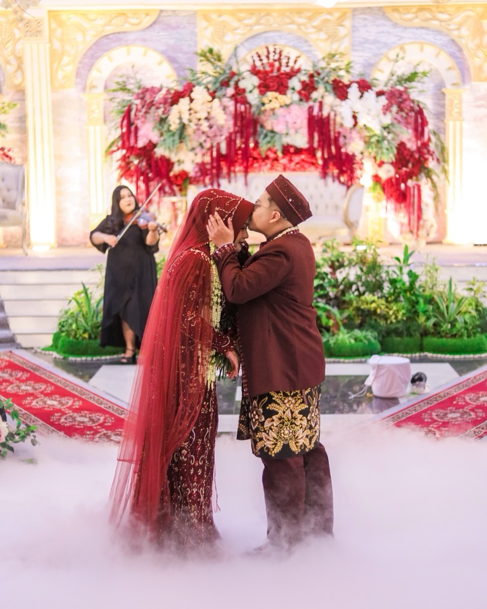 Potret pengantin — Mandira Ballroom