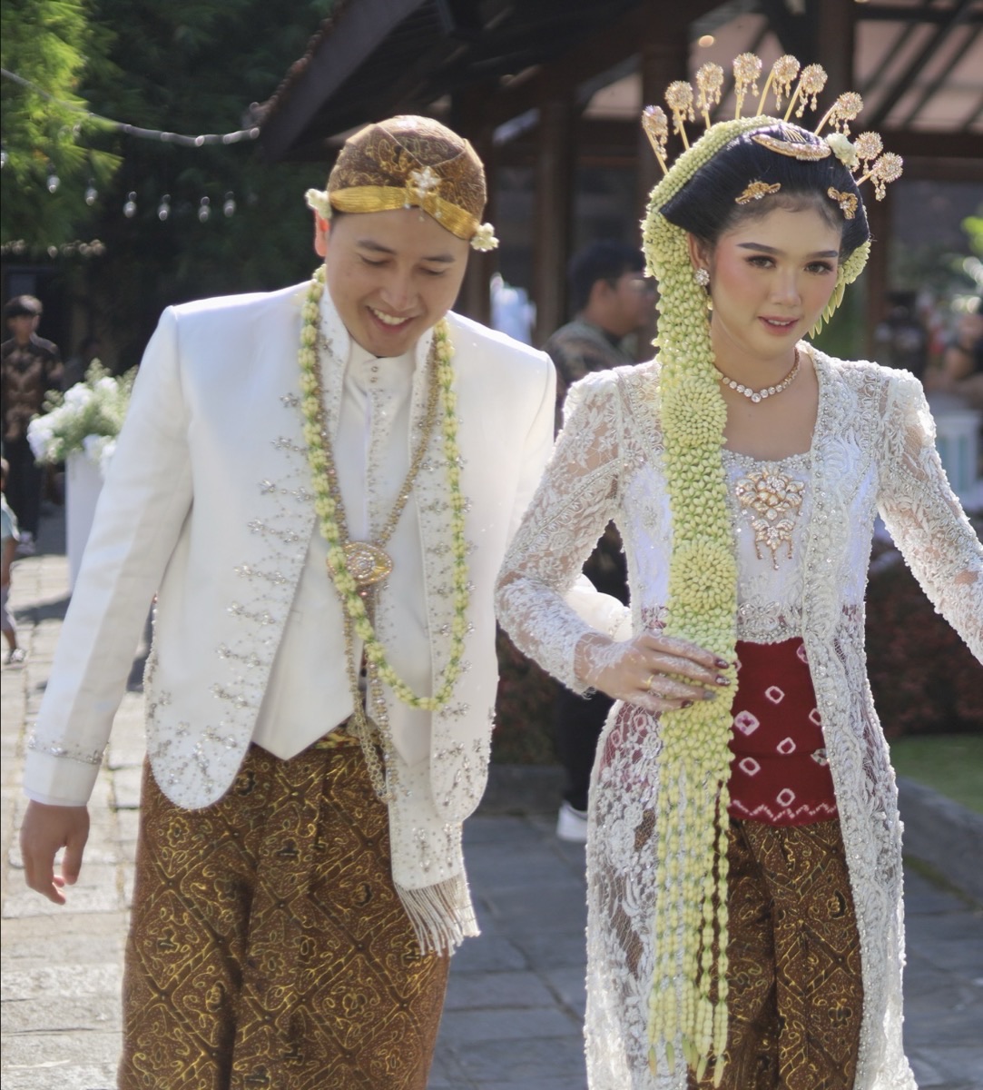 Pengantin adat Jawa — Joglo Rama